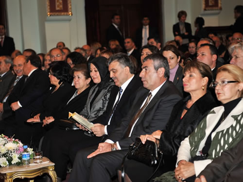 Cumhurbaşkanı Gül ve Bayan Gül, "Mustafa Kemal'e Özel" Konserini İzledi